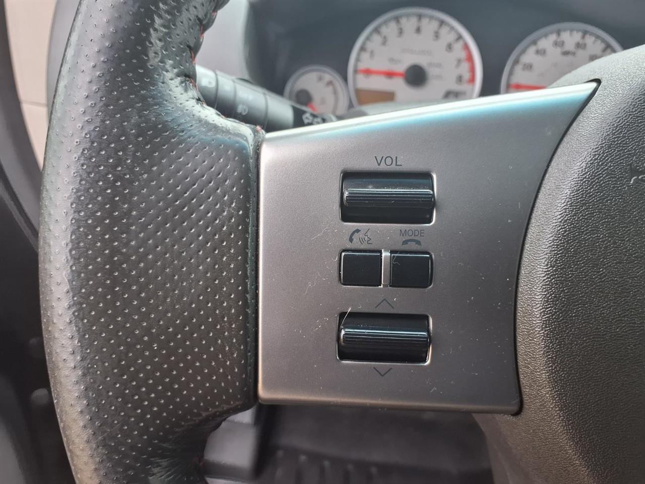 Nissan Frontier 4WD Crew Cab SWB Auto PRO-4X 2010