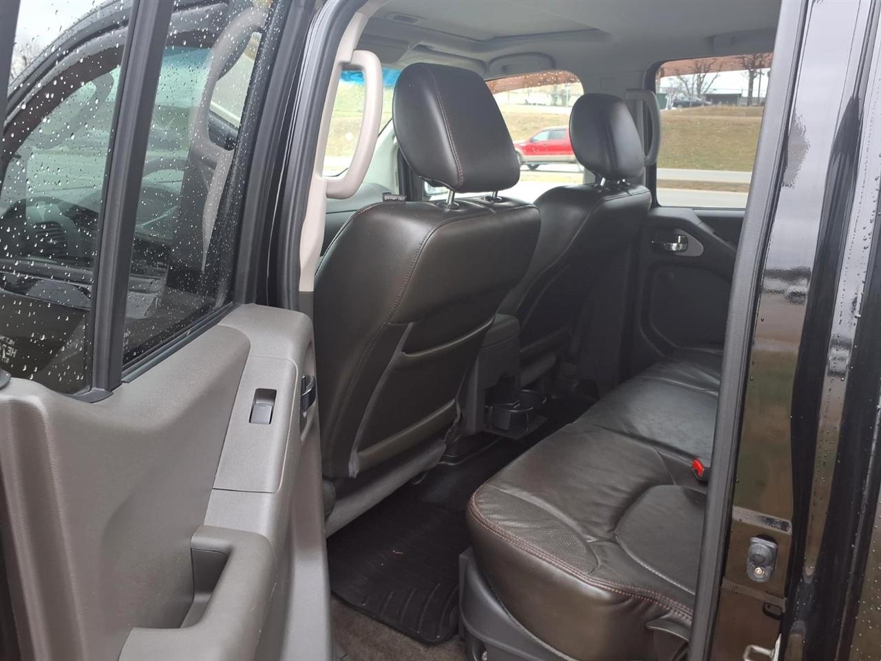 Nissan Frontier 4WD Crew Cab SWB Auto PRO-4X 2010