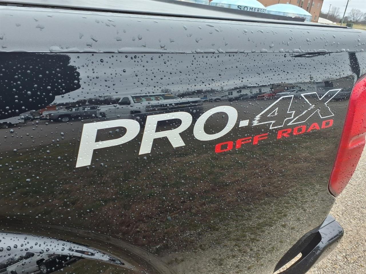 Nissan Frontier 4WD Crew Cab SWB Auto PRO-4X 2010