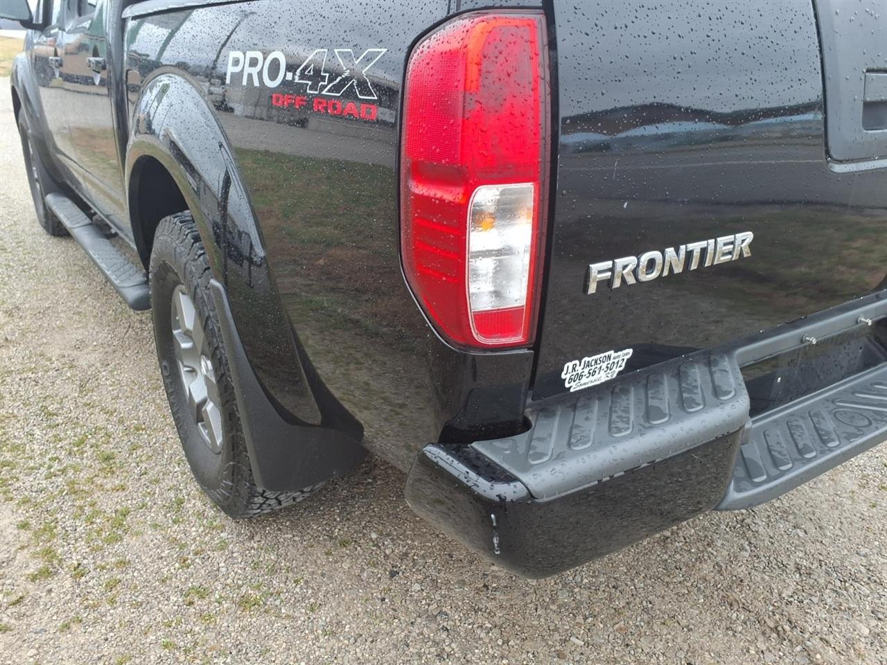 Nissan Frontier 4WD Crew Cab SWB Auto PRO-4X 2010