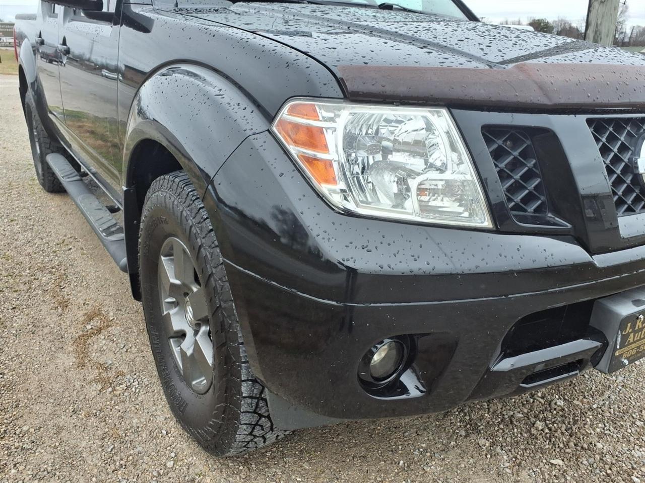 Nissan Frontier 4WD Crew Cab SWB Auto PRO-4X 2010