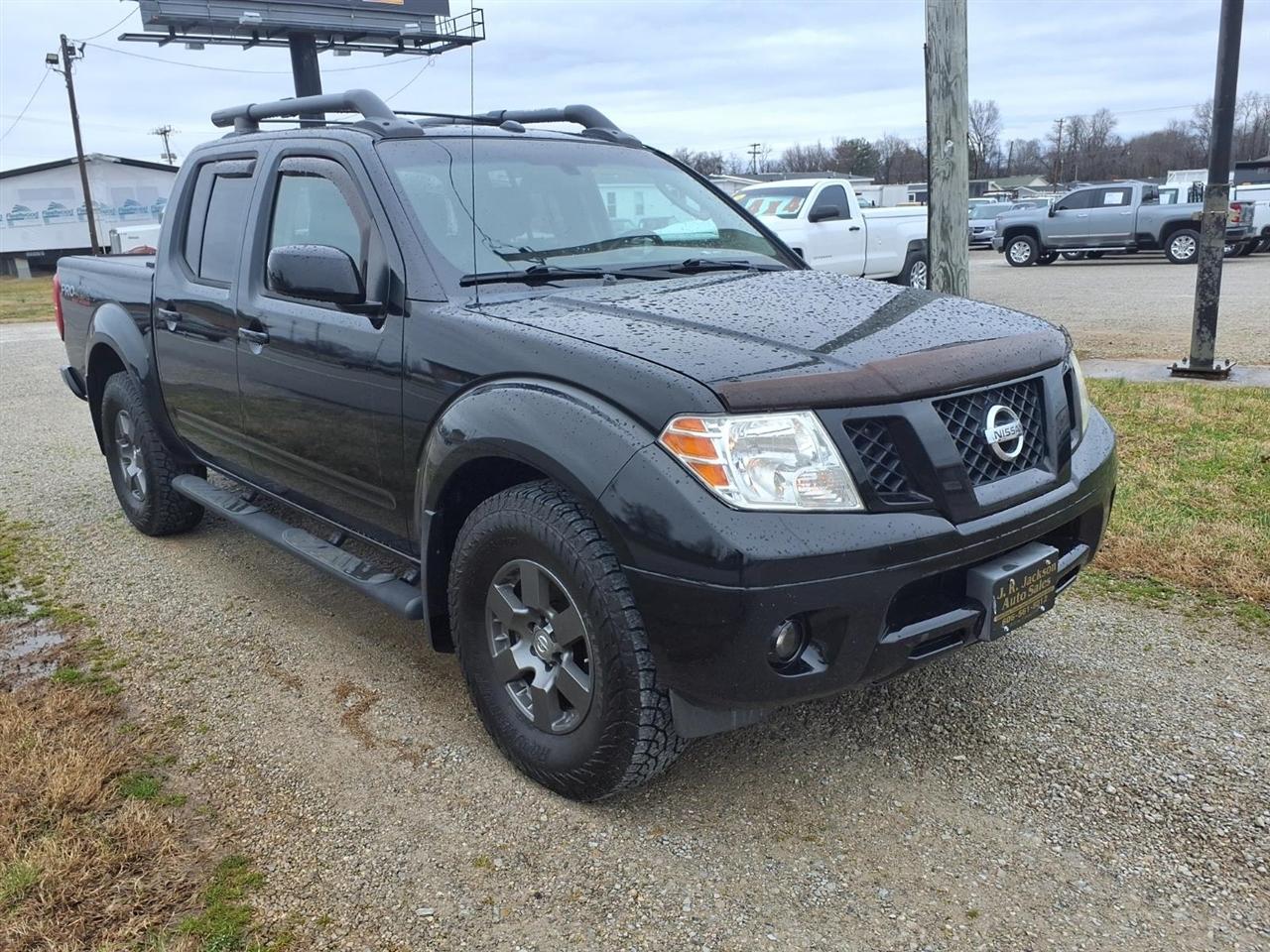 Nissan Frontier 4WD Crew Cab SWB Auto PRO-4X 2010