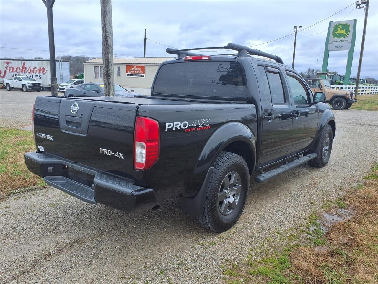 Nissan Frontier 4WD Crew Cab SWB Auto PRO-4X 2010