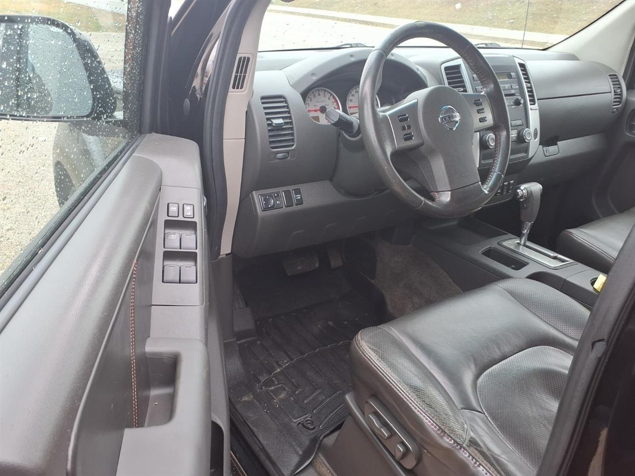 Nissan Frontier 4WD Crew Cab SWB Auto PRO-4X 2010