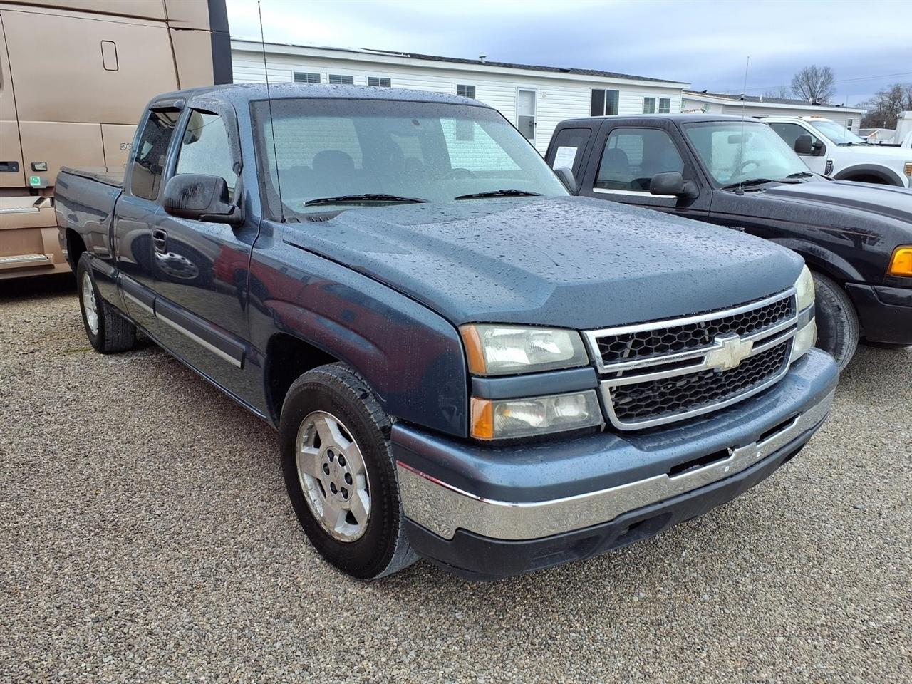 Chevrolet Silverado 1500 Ext Cab 143.5" WB 2WD LT1 2006