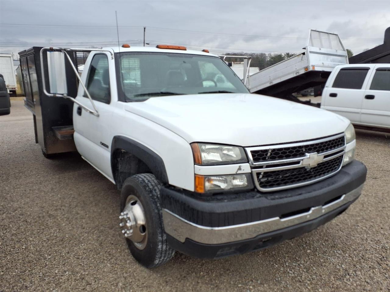 Chevrolet Silverado 3500 Classic 4WD Reg Cab 161.5" WB, 84.9" CA WT 2007