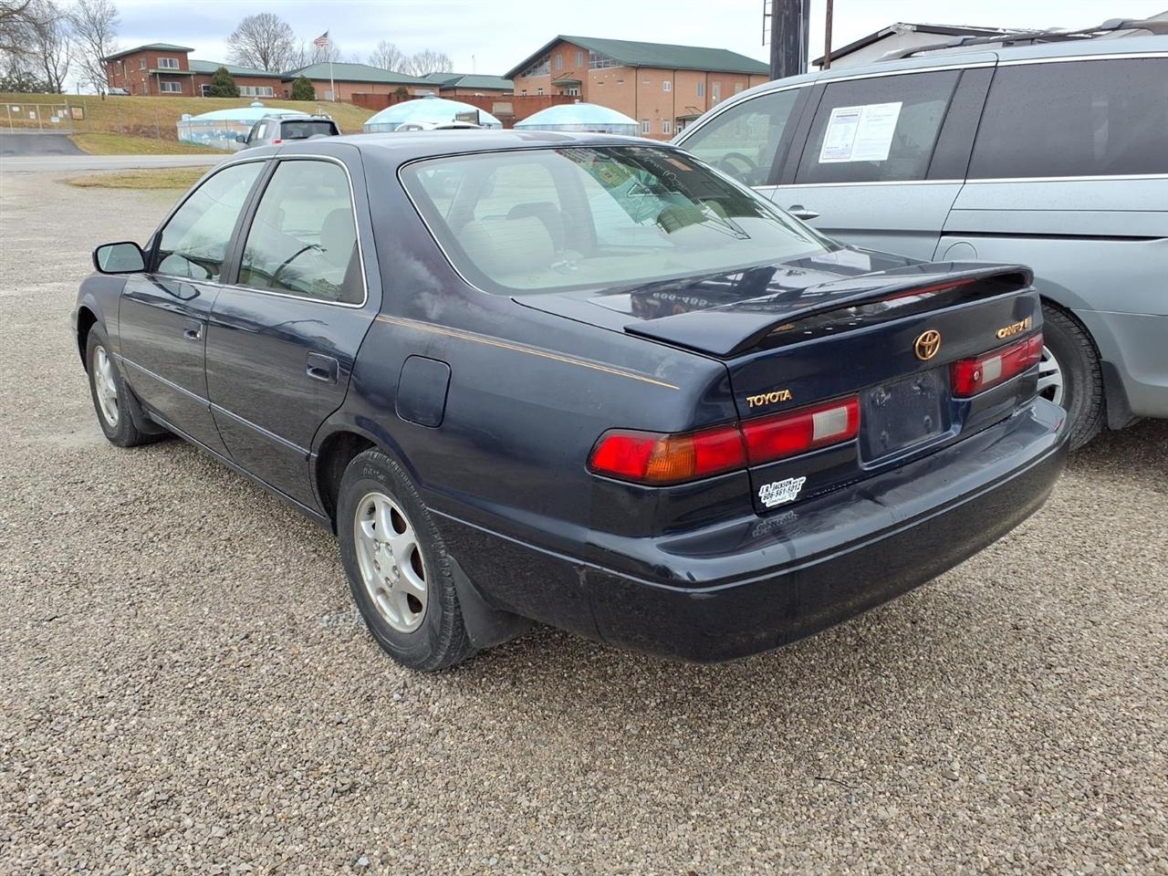 Toyota Camry 4dr Sdn XLE Auto 1998