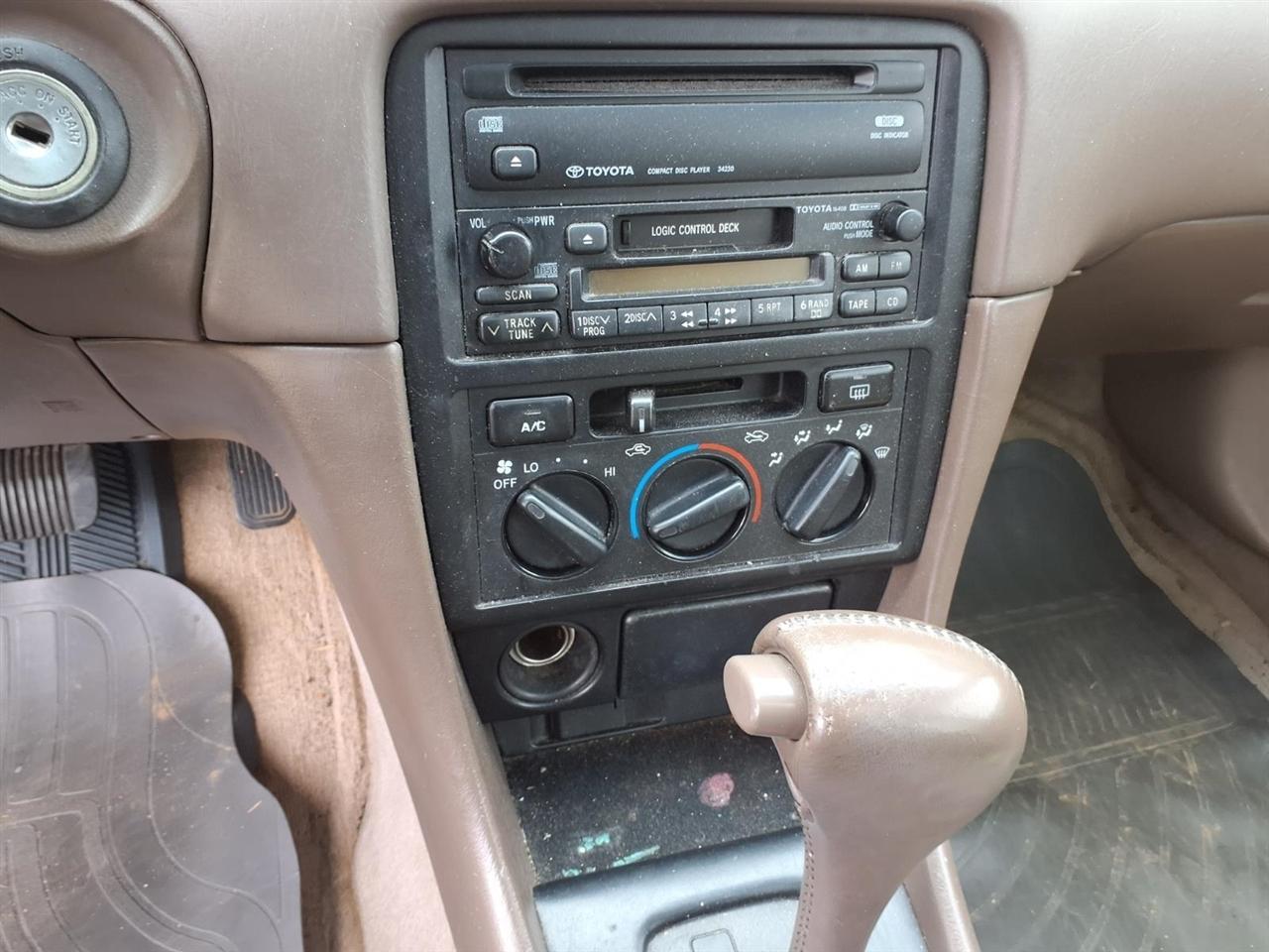 Toyota Camry 4dr Sdn XLE Auto 1998