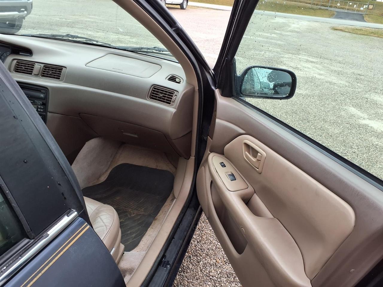 Toyota Camry 4dr Sdn XLE Auto 1998