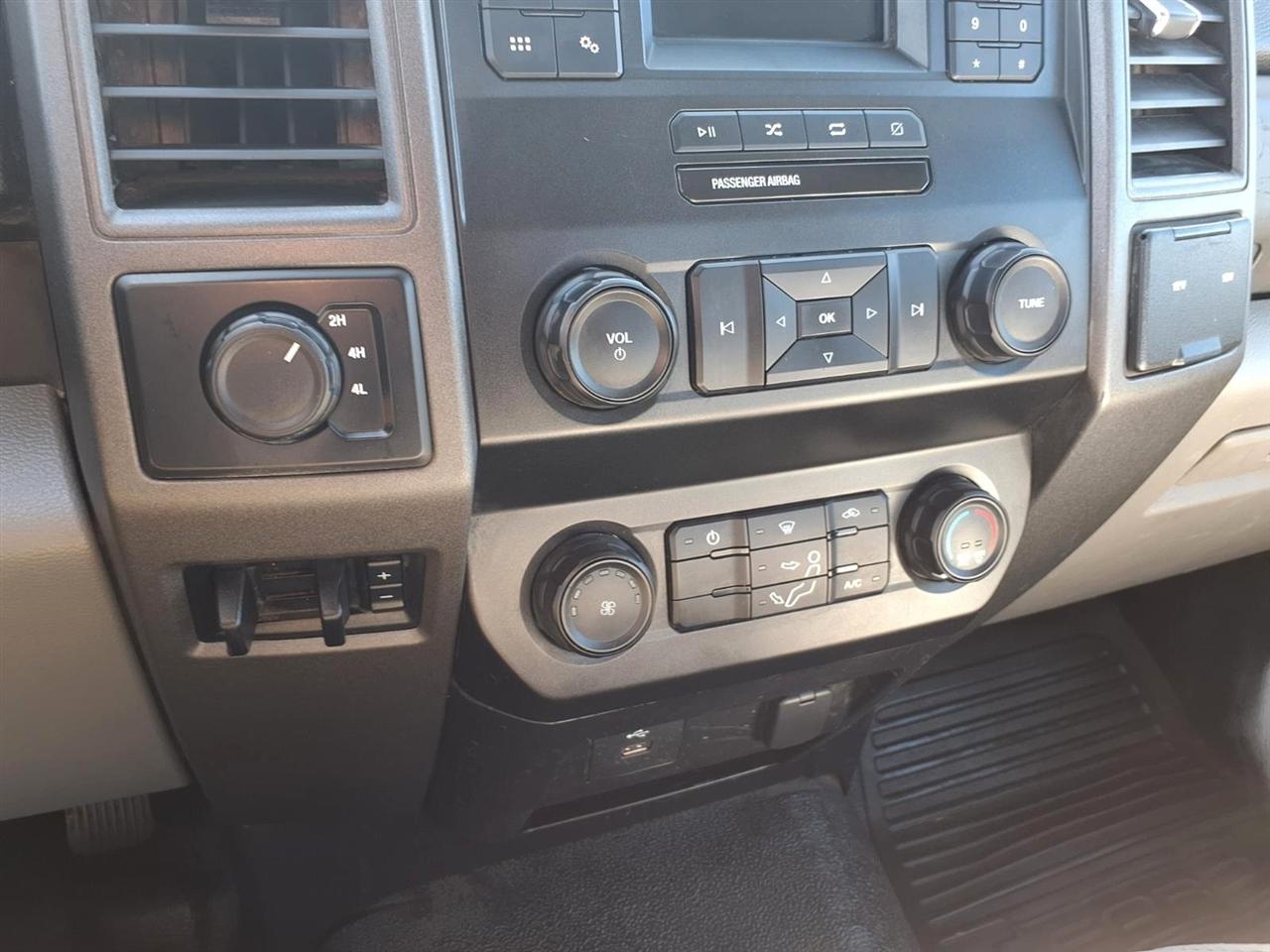 Ford Super Duty F-550 DRW XLT 4WD Reg Cab 145" WB 60" CA 2020