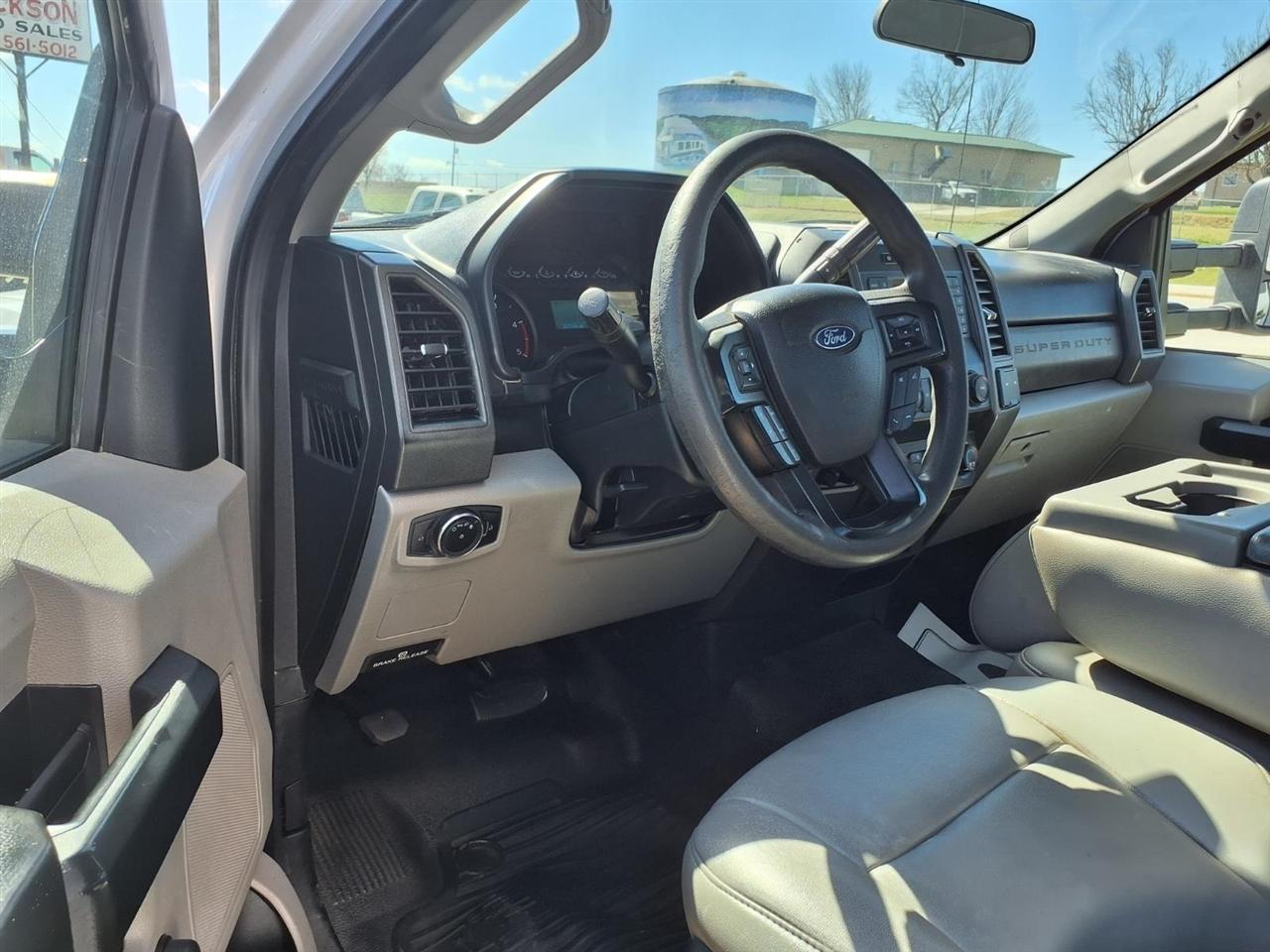 Ford Super Duty F-550 DRW XLT 4WD Reg Cab 145" WB 60" CA 2020