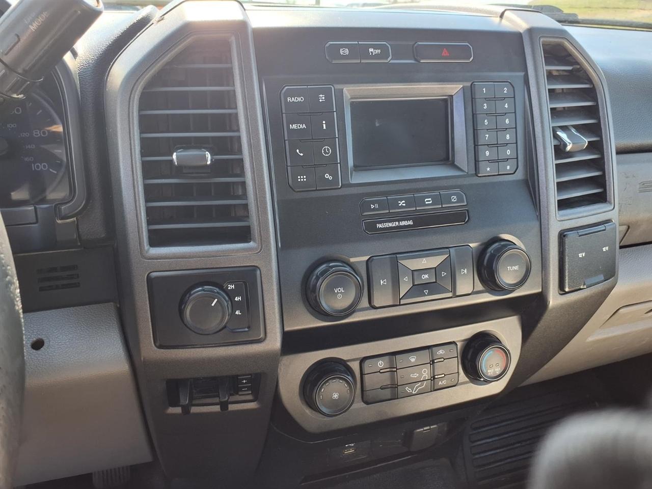 Ford Super Duty F-550 DRW XLT 4WD Reg Cab 145" WB 60" CA 2020