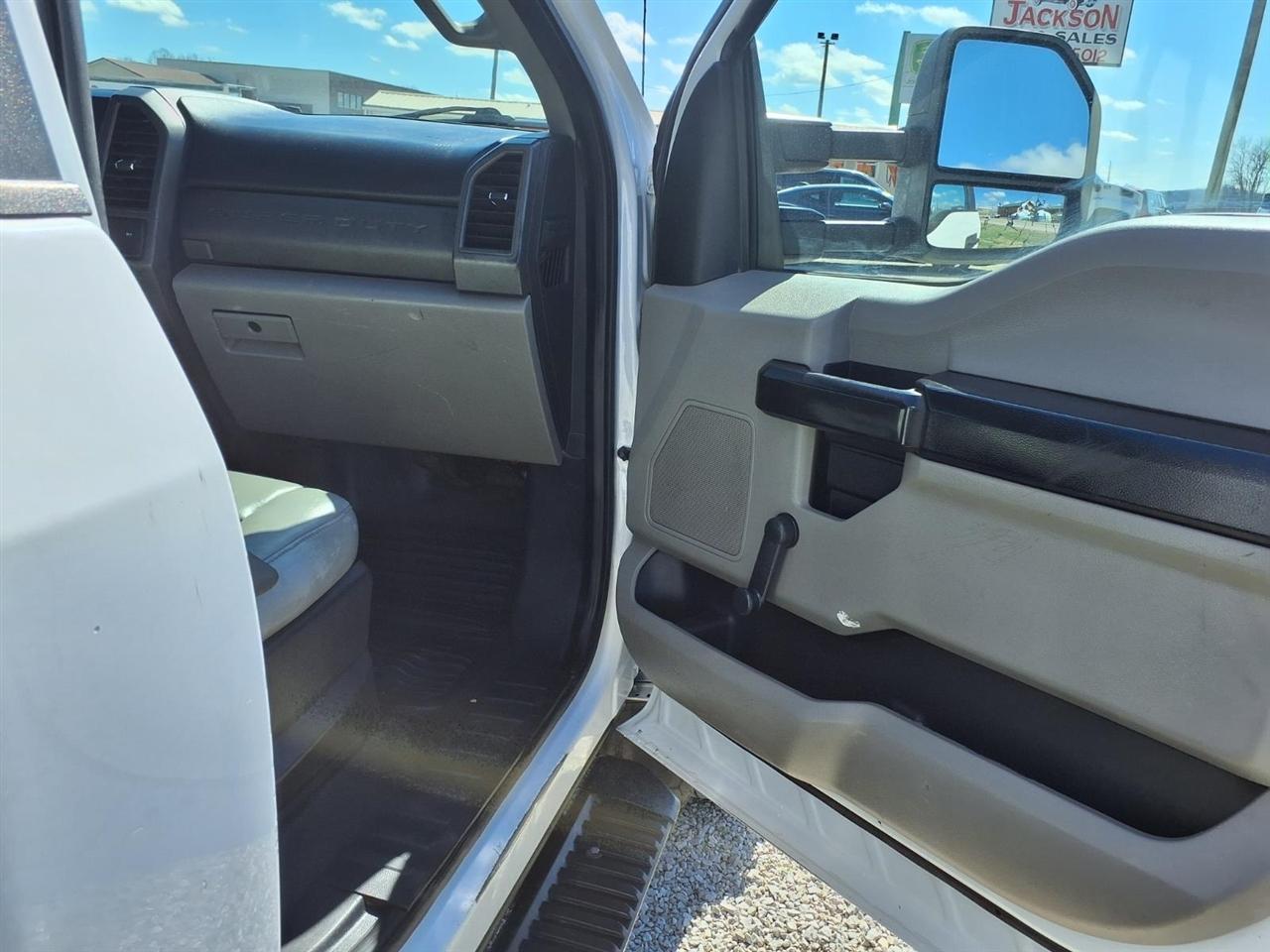 Ford Super Duty F-550 DRW XLT 4WD Reg Cab 145" WB 60" CA 2020