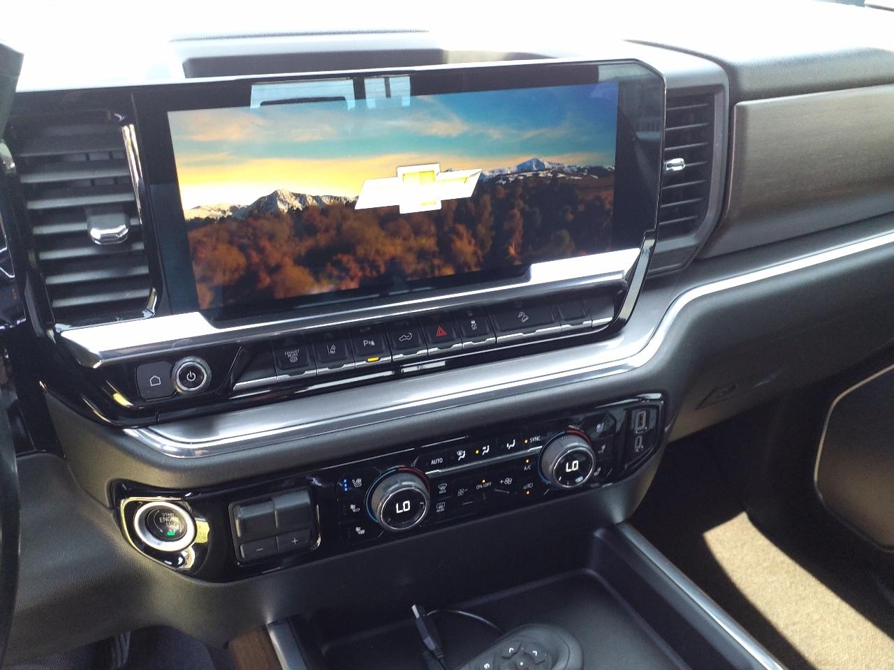 Chevrolet Silverado 2500HD 4WD Crew Cab 159" High Country 2024