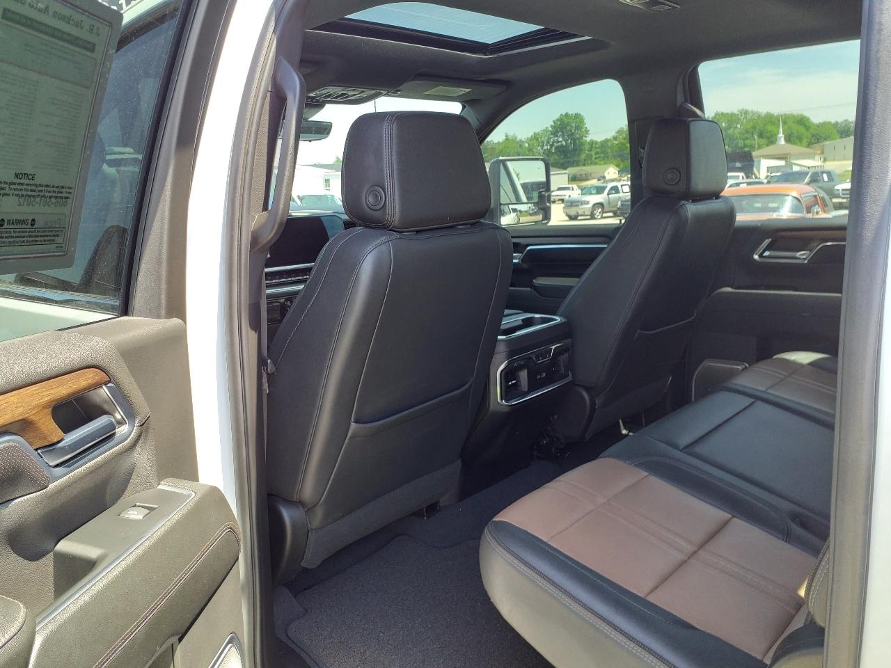 Chevrolet Silverado 2500HD 4WD Crew Cab 159" High Country 2024