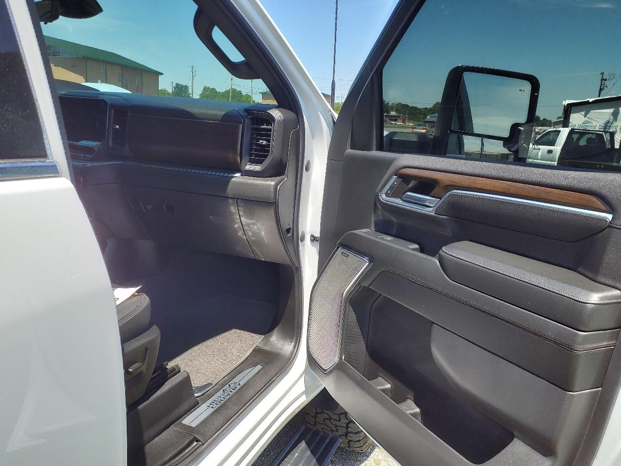 Chevrolet Silverado 2500HD 4WD Crew Cab 159" High Country 2024