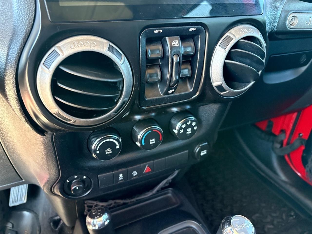 Jeep Wrangler Unlimited 4WD 4dr Sport 2014