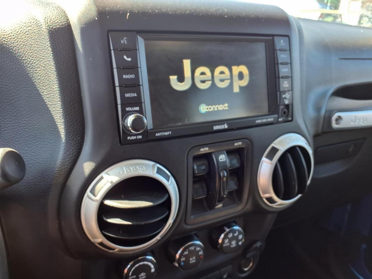 Jeep Wrangler Unlimited 4WD 4dr Sahara 2015