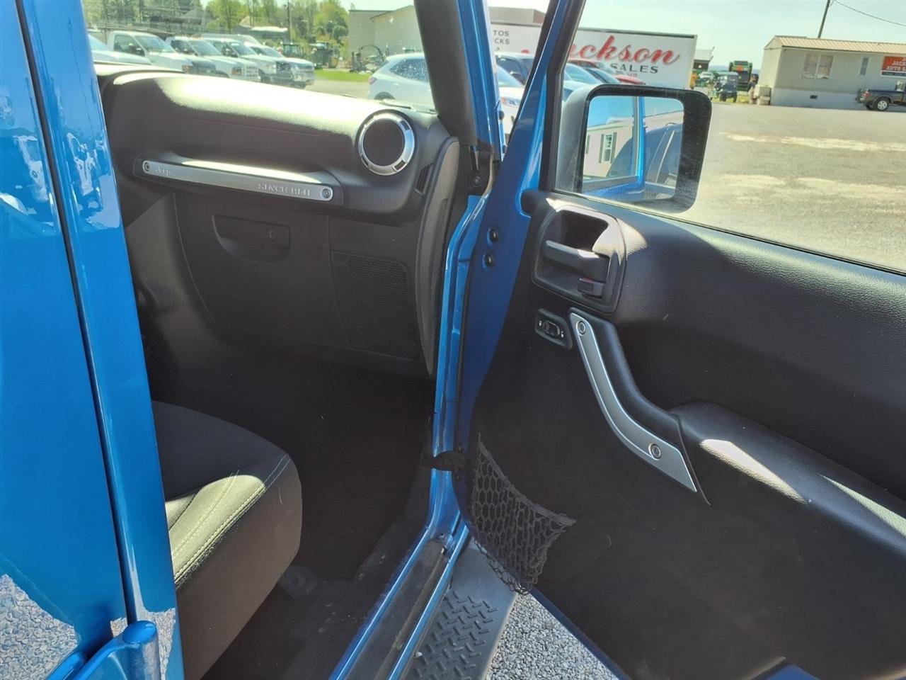 Jeep Wrangler Unlimited 4WD 4dr Sahara 2015