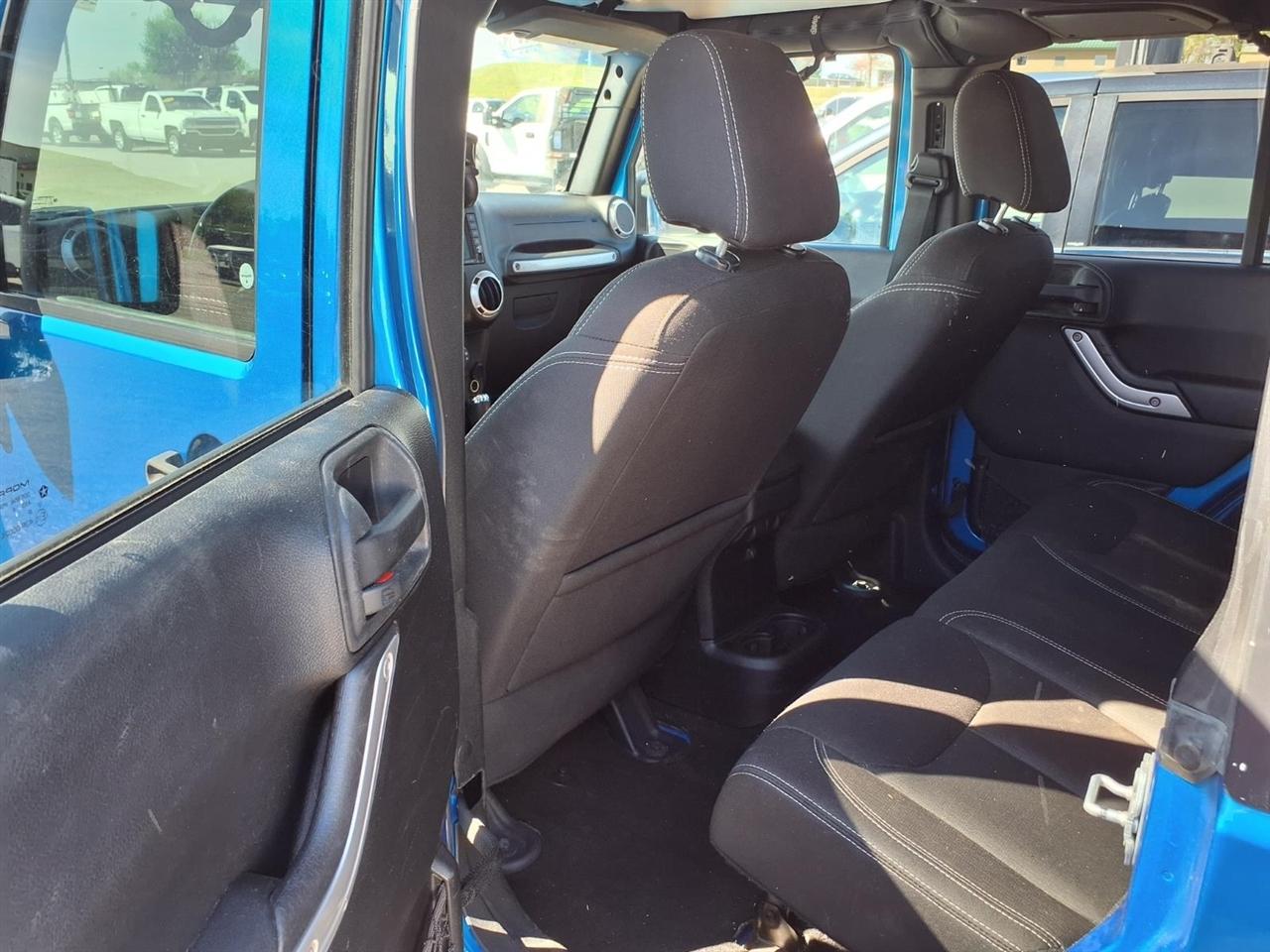 Jeep Wrangler Unlimited 4WD 4dr Sahara 2015