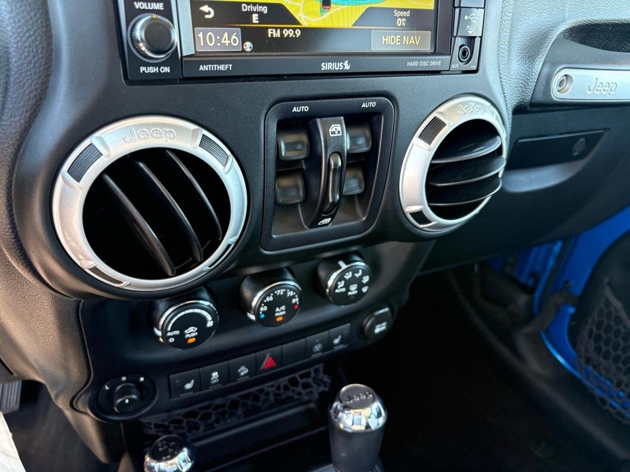 Jeep Wrangler Unlimited 4WD 4dr Sahara 2015