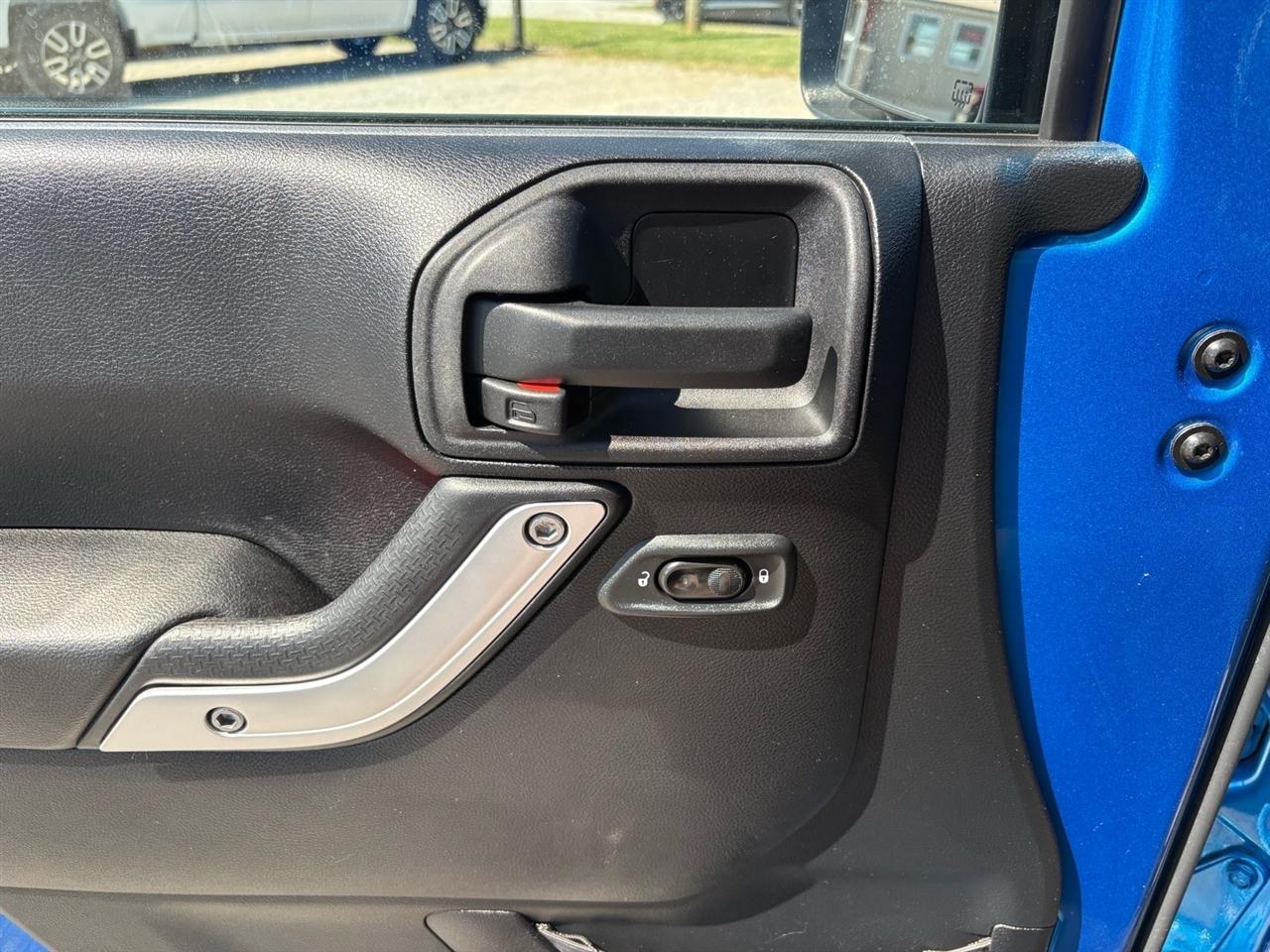Jeep Wrangler Unlimited 4WD 4dr Sahara 2015