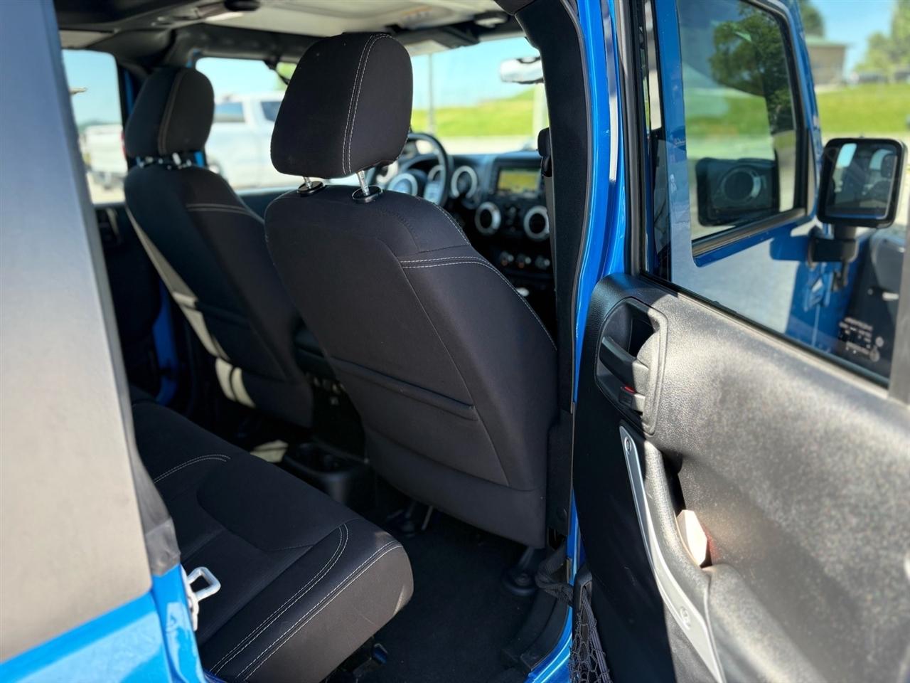 Jeep Wrangler Unlimited 4WD 4dr Sahara 2015
