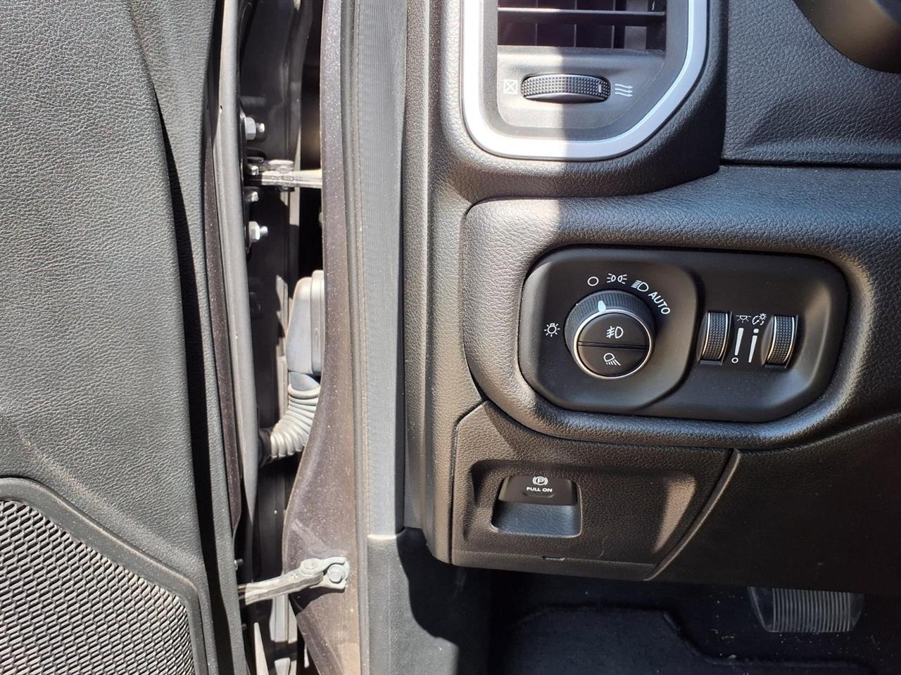 RAM 1500 Big Horn/Lone Star 4x4 Crew Cab 5'7" Box 2019