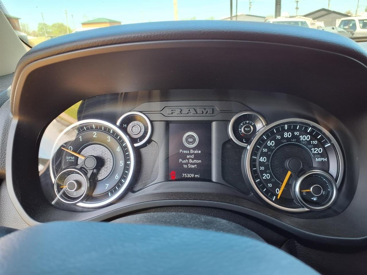 RAM 1500 Big Horn/Lone Star 4x4 Crew Cab 5'7" Box 2019