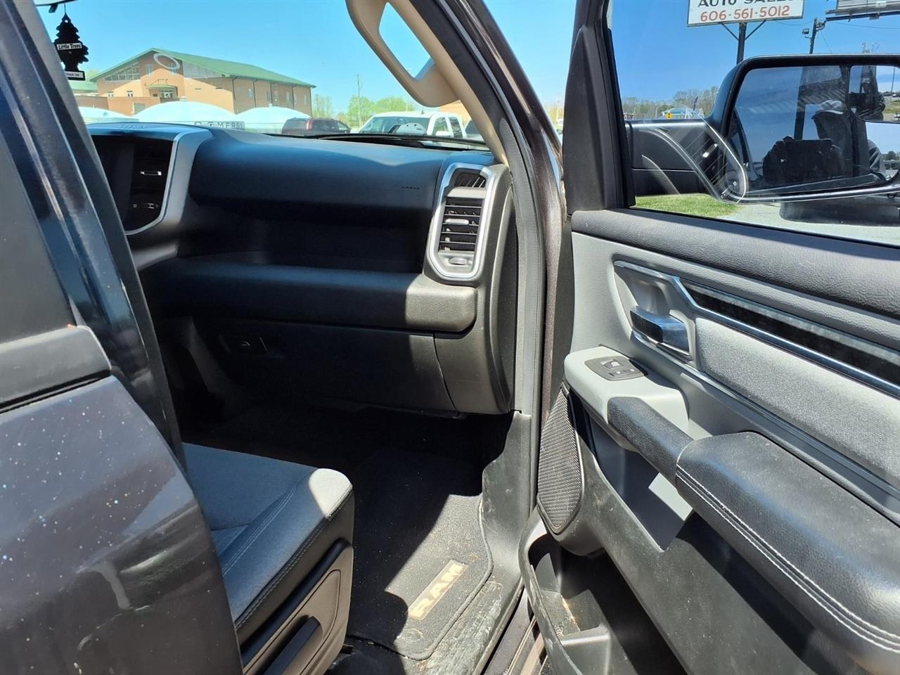 RAM 1500 Big Horn/Lone Star 4x4 Crew Cab 5'7" Box 2019