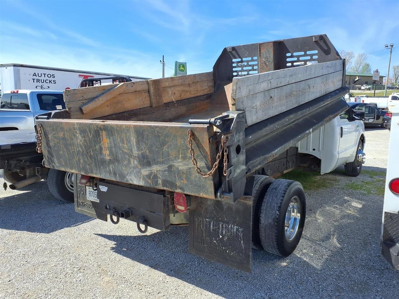 Ford Super Duty F-350 DRW Reg Cab 141" WB 60" CA XLT 2006