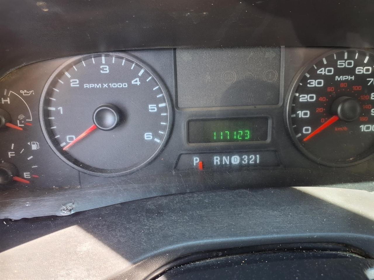 Ford Super Duty F-350 DRW Reg Cab 141" WB 60" CA XLT 2006