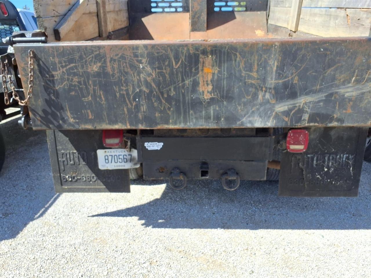 Ford Super Duty F-350 DRW Reg Cab 141" WB 60" CA XLT 2006