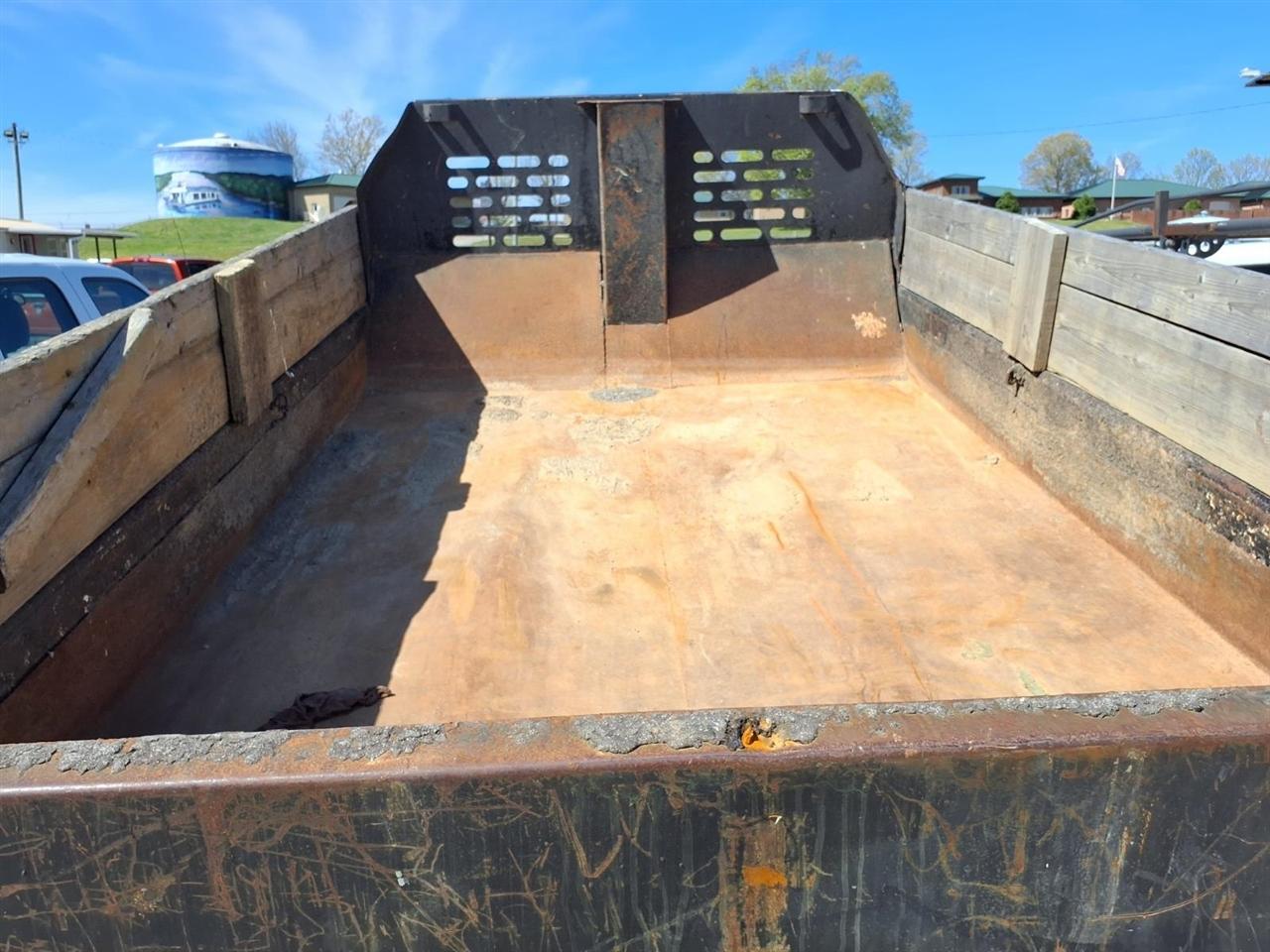 Ford Super Duty F-350 DRW Reg Cab 141" WB 60" CA XLT 2006