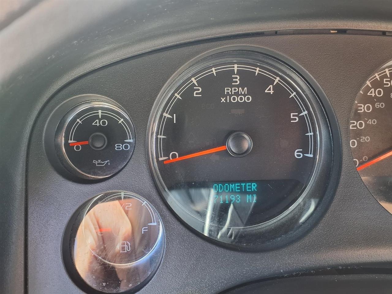 GMC Yukon XL AWD 4dr 1500 Denali 2011