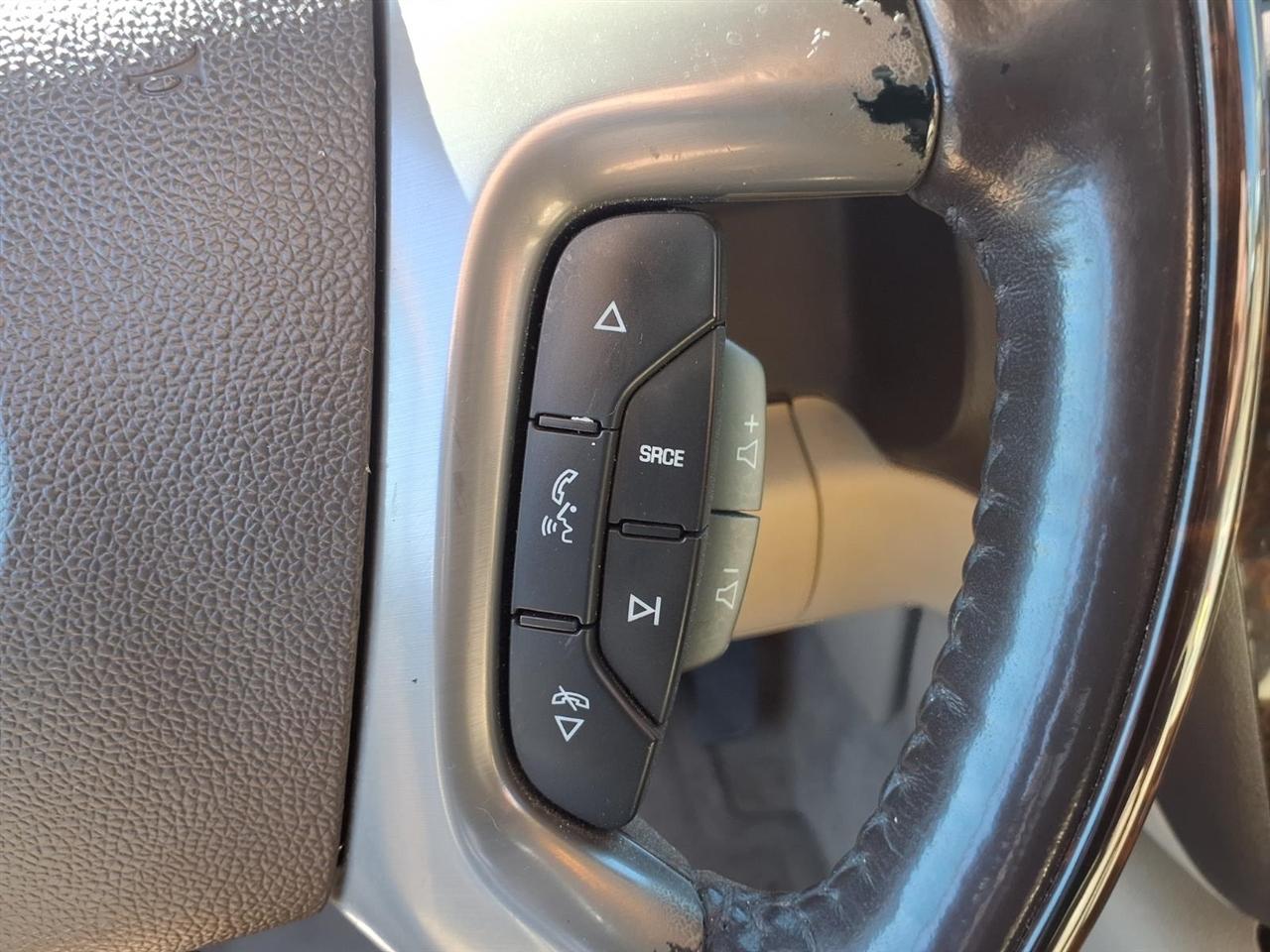 GMC Yukon XL AWD 4dr 1500 Denali 2011