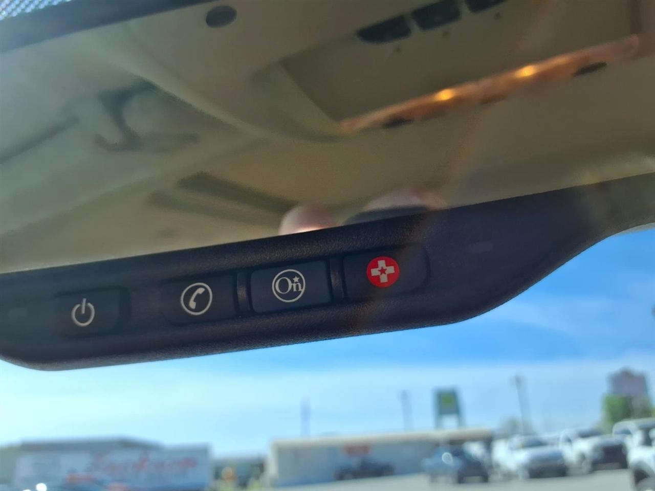 GMC Yukon XL AWD 4dr 1500 Denali 2011