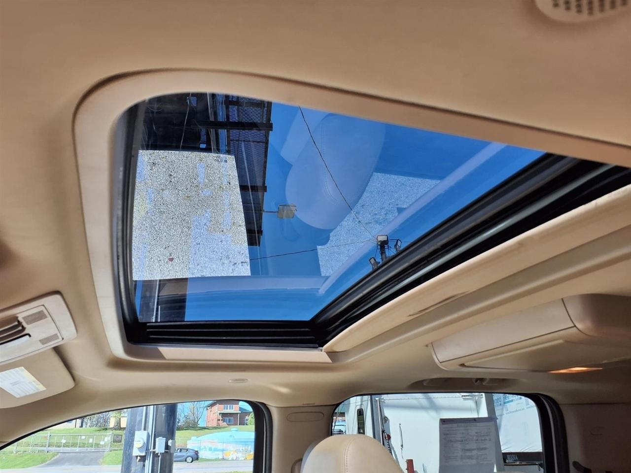 GMC Yukon XL AWD 4dr 1500 Denali 2011