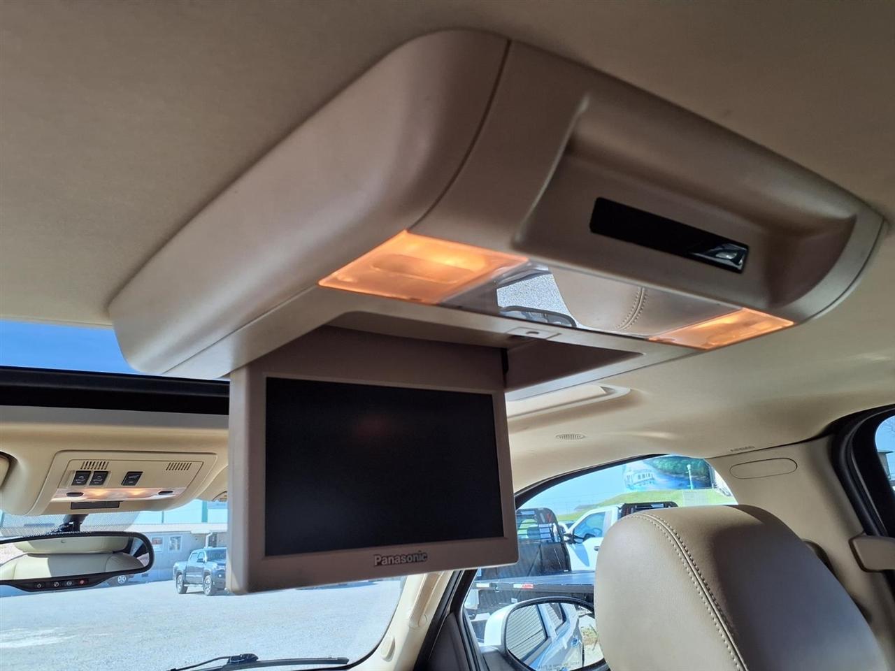 GMC Yukon XL AWD 4dr 1500 Denali 2011