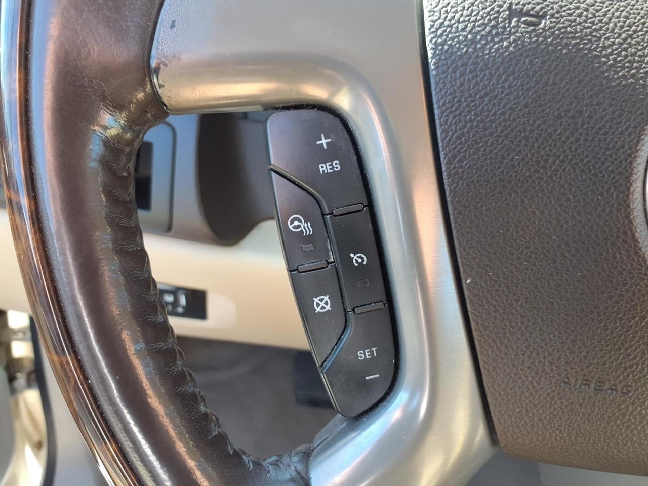 GMC Yukon XL AWD 4dr 1500 Denali 2011