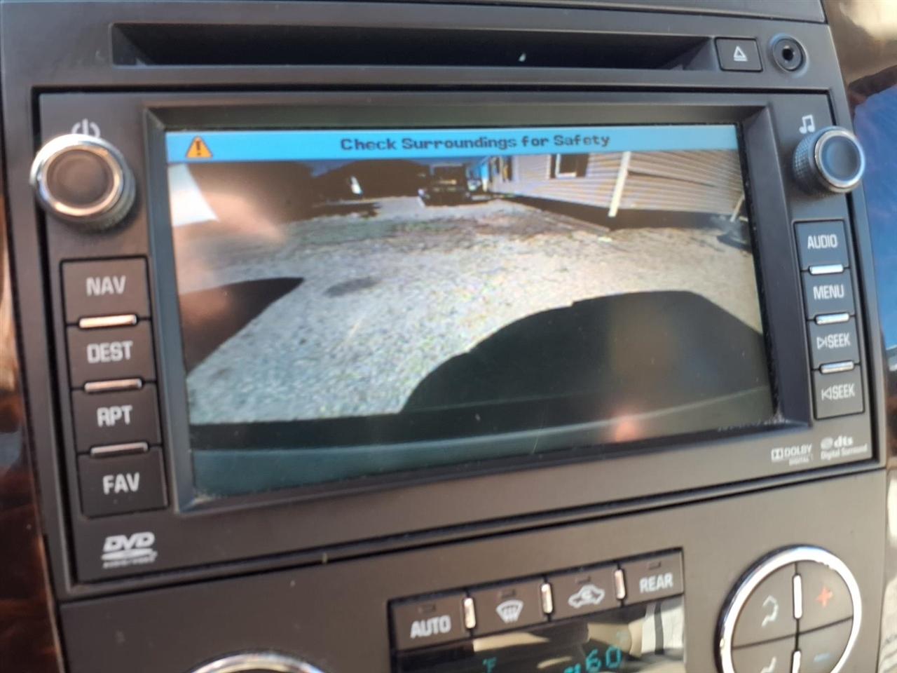 GMC Yukon XL AWD 4dr 1500 Denali 2011