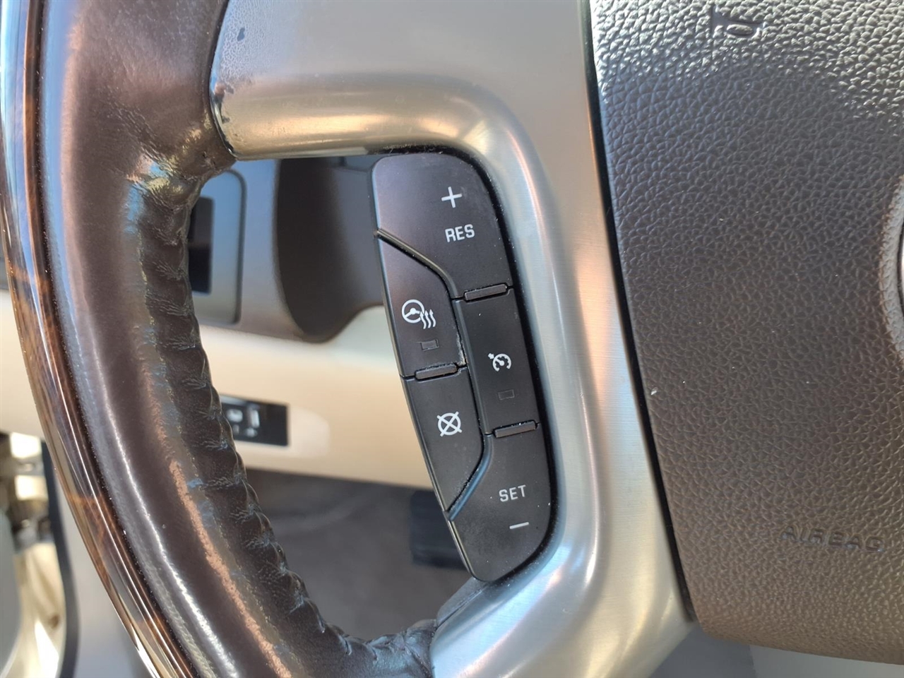 GMC Yukon XL AWD 4dr 1500 Denali 2011