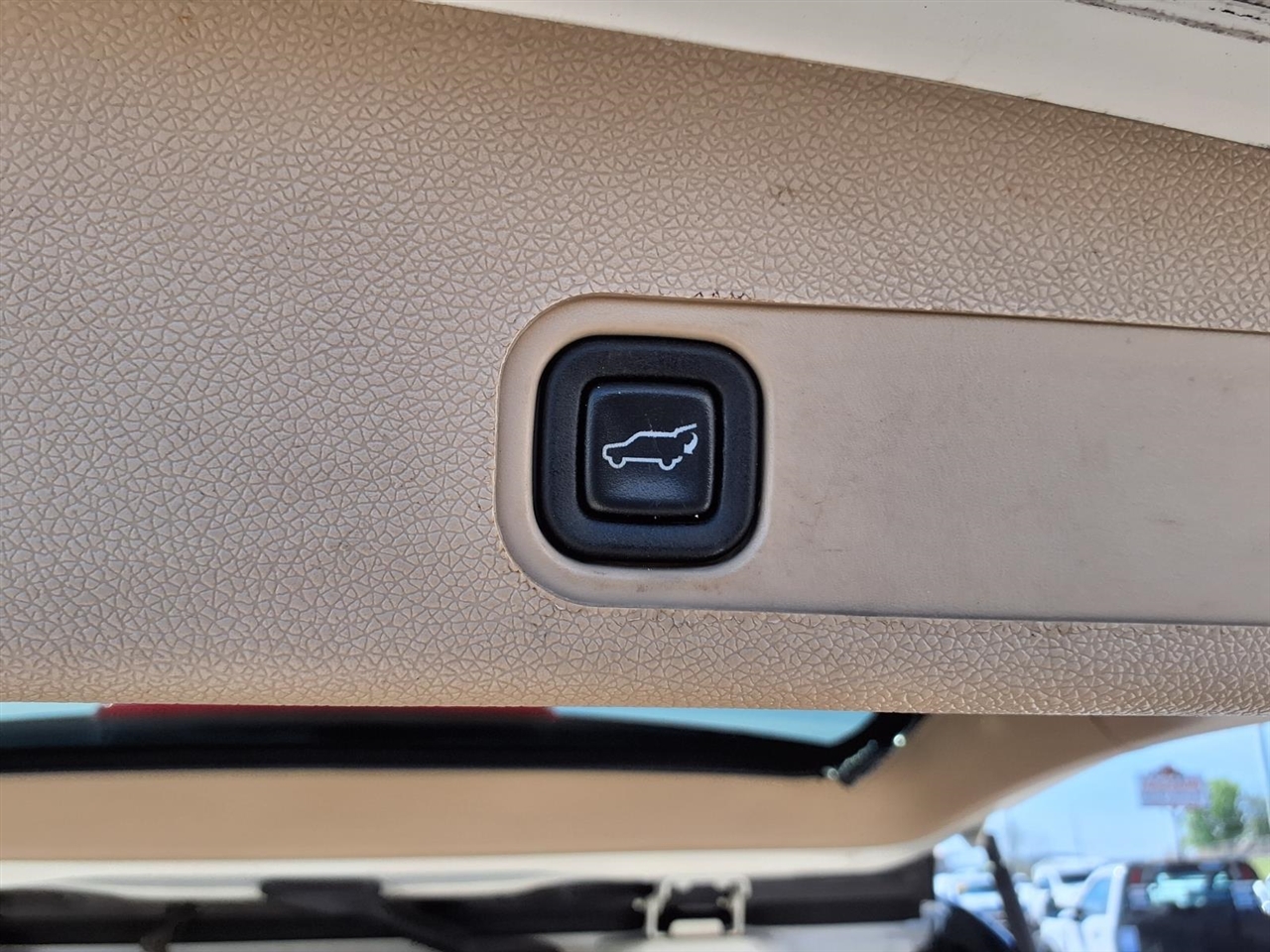 GMC Yukon XL AWD 4dr 1500 Denali 2011
