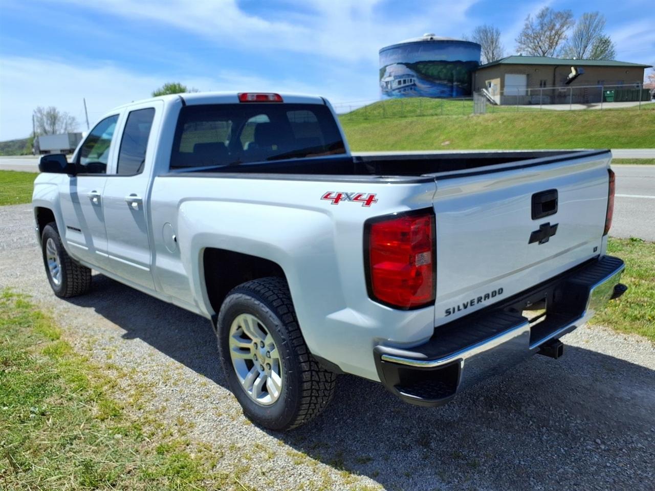 Chevrolet Silverado 1500 4WD Double Cab 143.5" LT w/1LT 2015