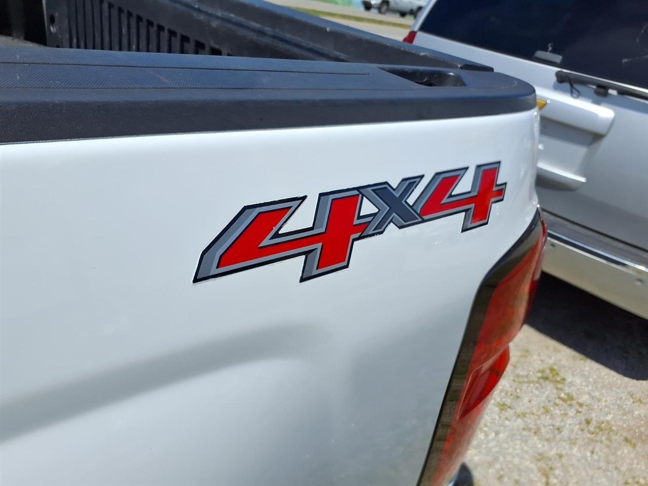 Chevrolet Silverado 1500 4WD Double Cab 143.5" LT w/1LT 2015