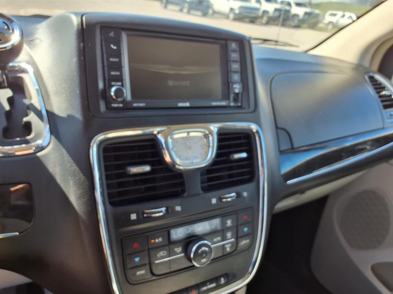 Chrysler Town & Country 4dr Wgn Touring 2014