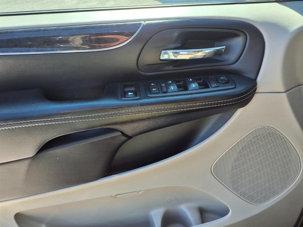 Chrysler Town & Country 4dr Wgn Touring 2014