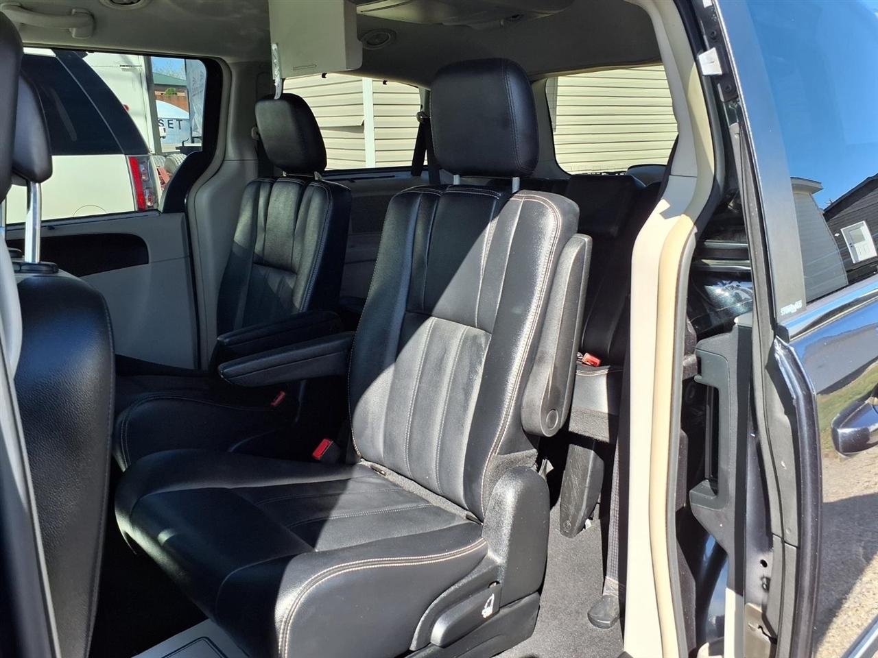 Chrysler Town & Country 4dr Wgn Touring 2014