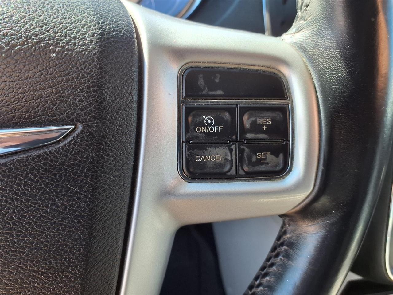 Chrysler Town & Country 4dr Wgn Touring 2014