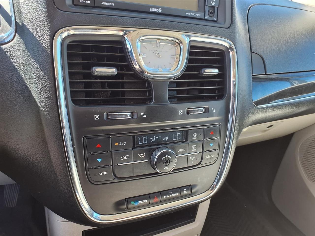 Chrysler Town & Country 4dr Wgn Touring 2014